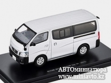 Автоминиатюра модели - Nissan NV350 Caravan Van DX 2012 серебристый Ebbro