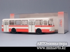 Автоминиатюра модели - Автобус городской ЛИАЗ-677 бело/красный ClassicBus